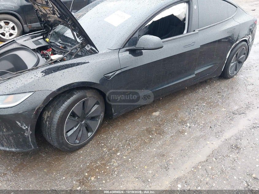 Tesla Model 3 - фото 6