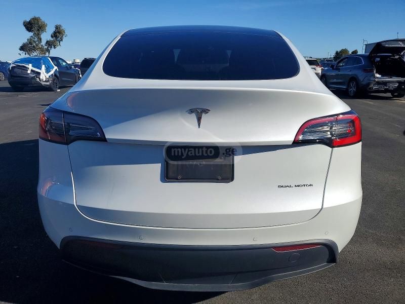 Tesla Model Y - фото 7