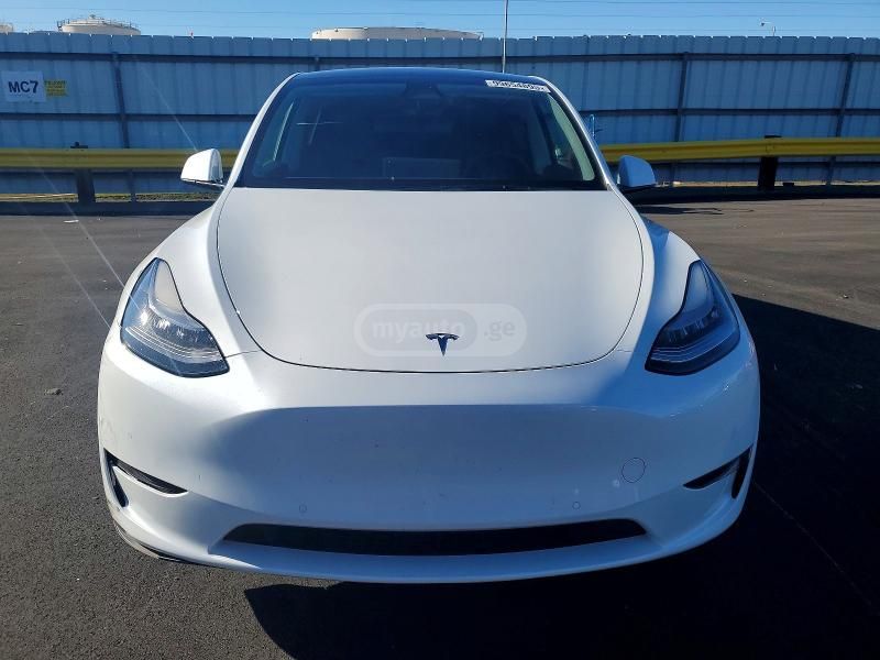 Tesla Model Y - фото 8