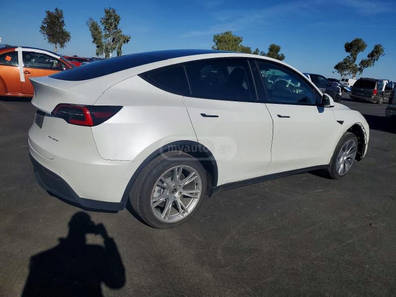 Tesla Model Y - фото 9