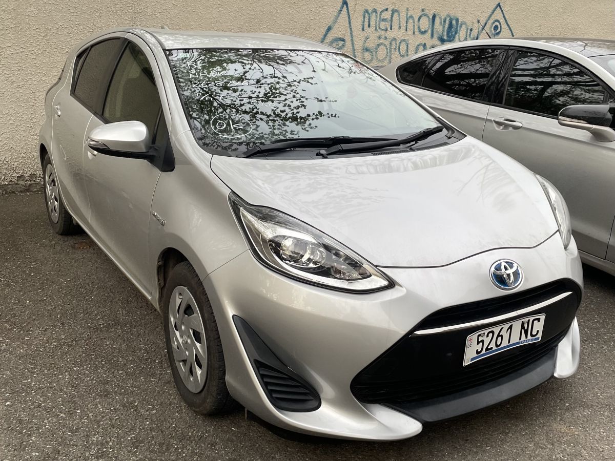 Toyota Aqua - фото 1