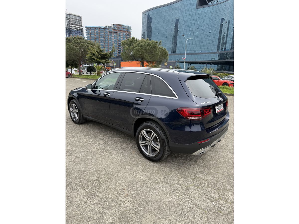Mercedes-Benz GLC 300 - фото 4