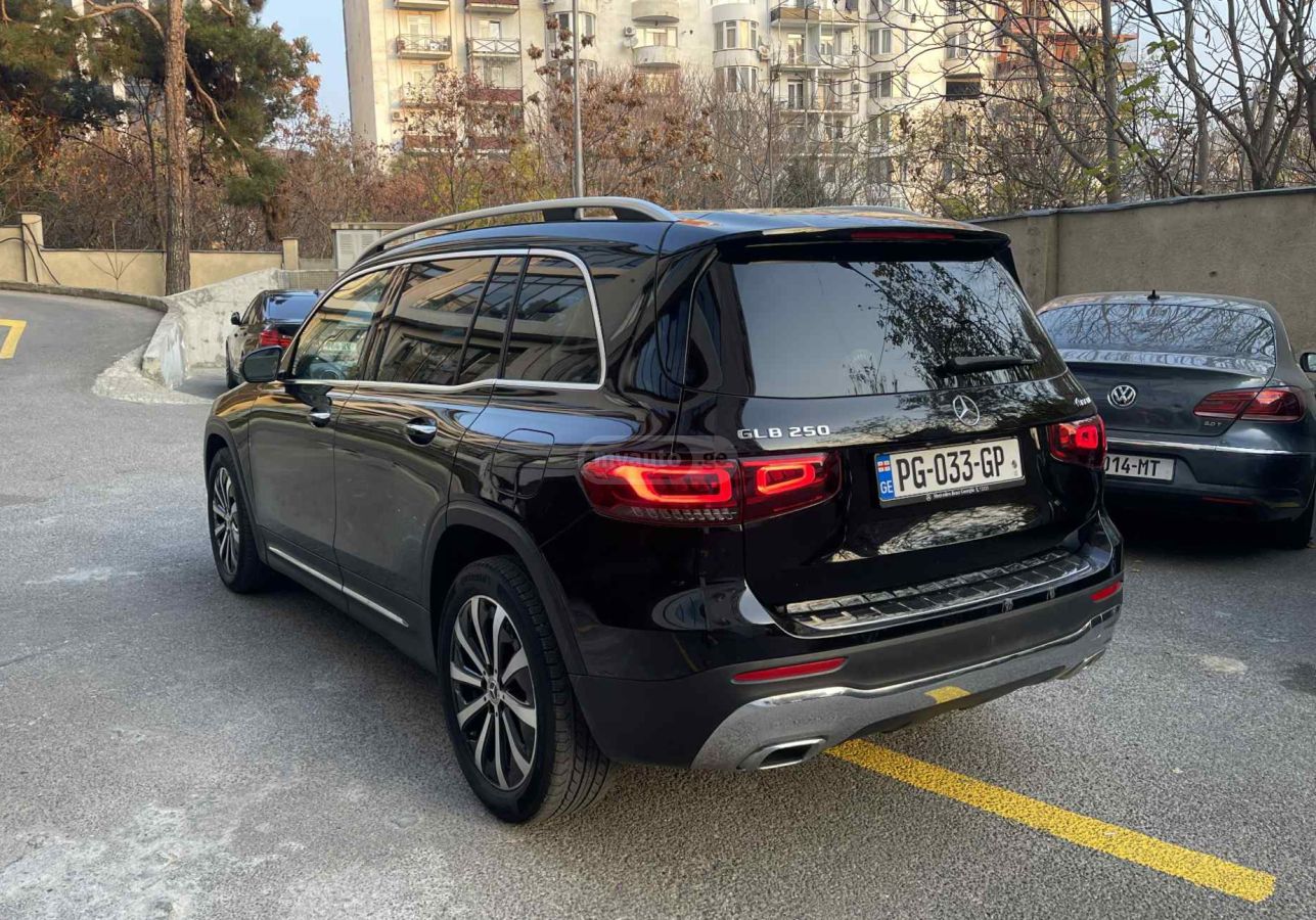 Mercedes-Benz GLB 250 2023 — миниатюра 3