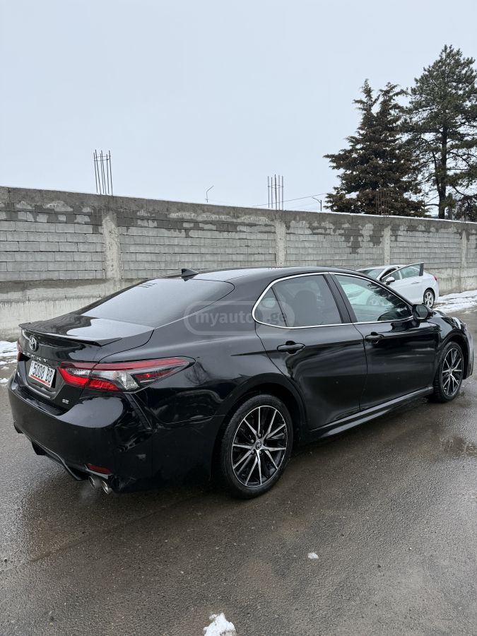 Toyota SE 4dr Front-Wheel Drive Sedan — миниатюра 3