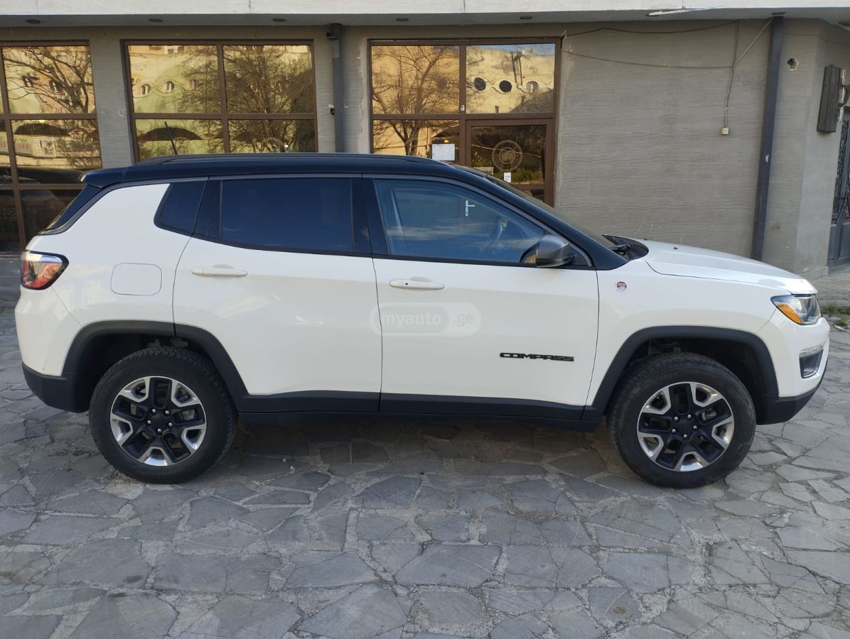 Jeep Compass - фото 2