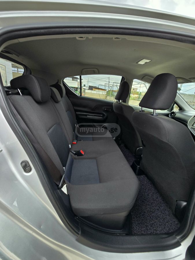 Toyota Aqua - фото 10