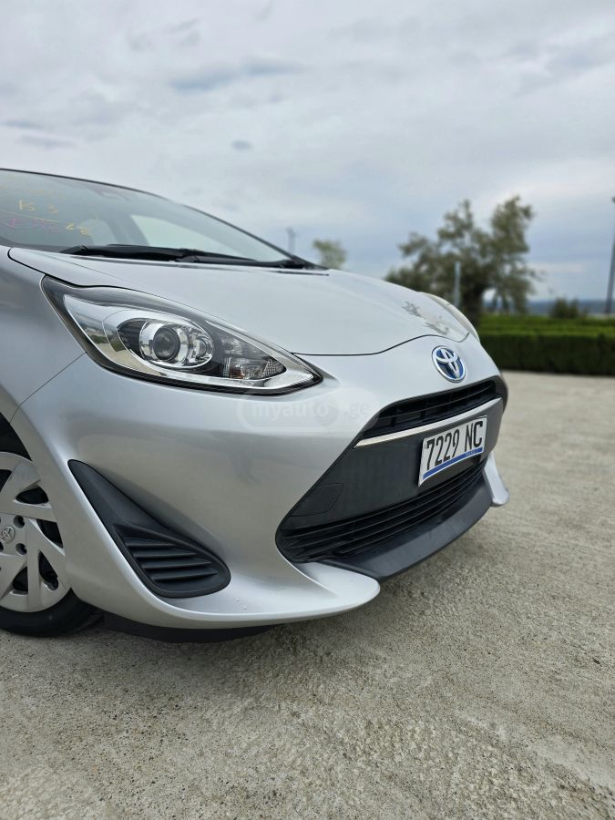 Toyota Aqua - фото 14