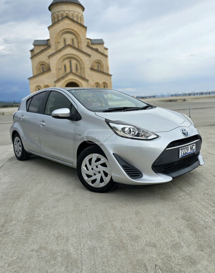 Toyota Aqua - фото 3