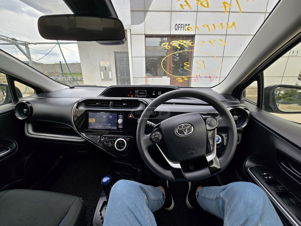 Toyota Aqua - фото 7