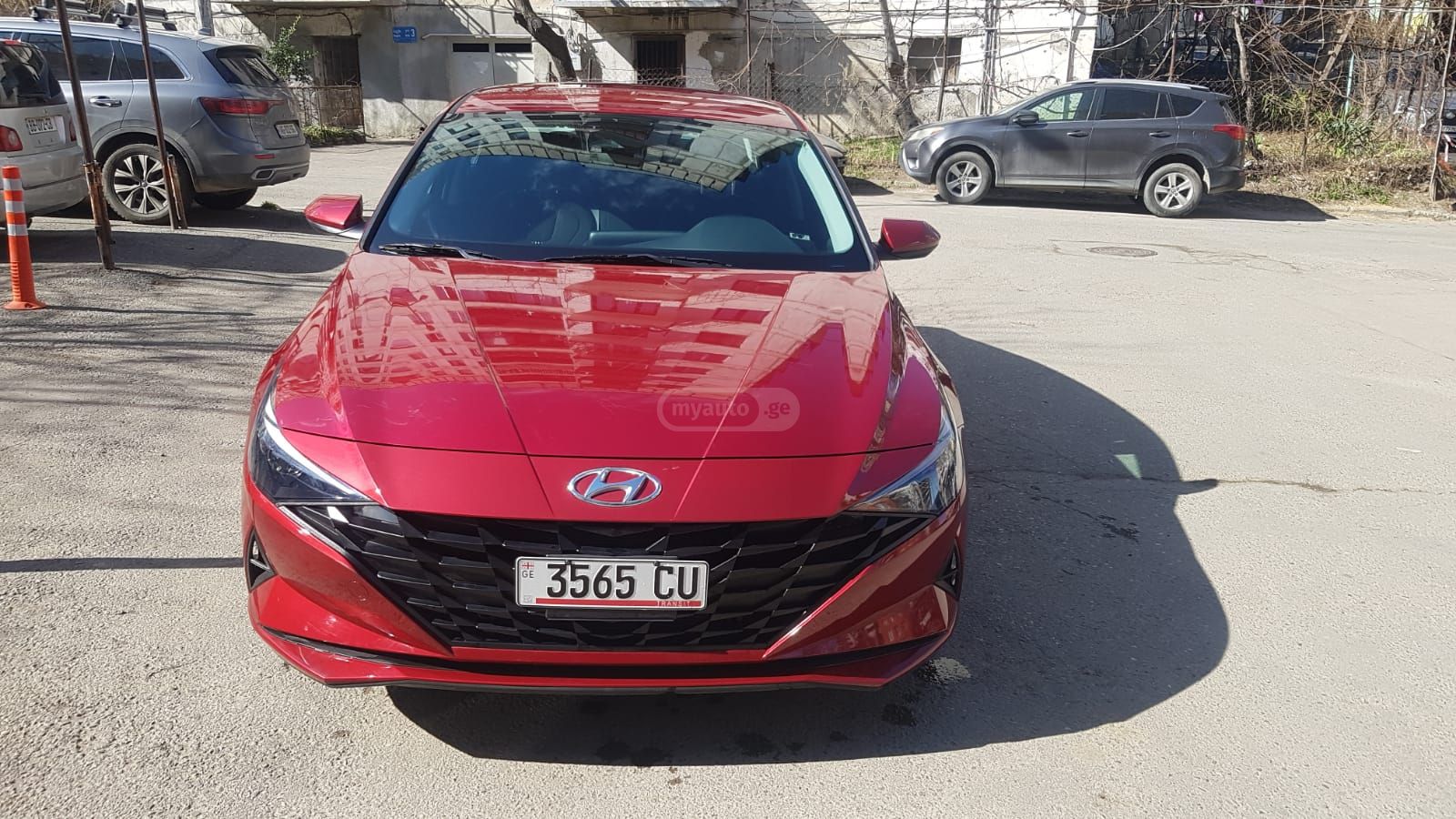 Hyundai Elantra - фото 1