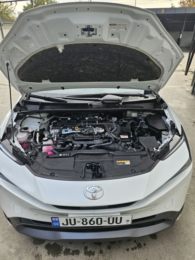 Toyota XLE 5dr Front-Wheel Drive Hatc — миниатюра 5