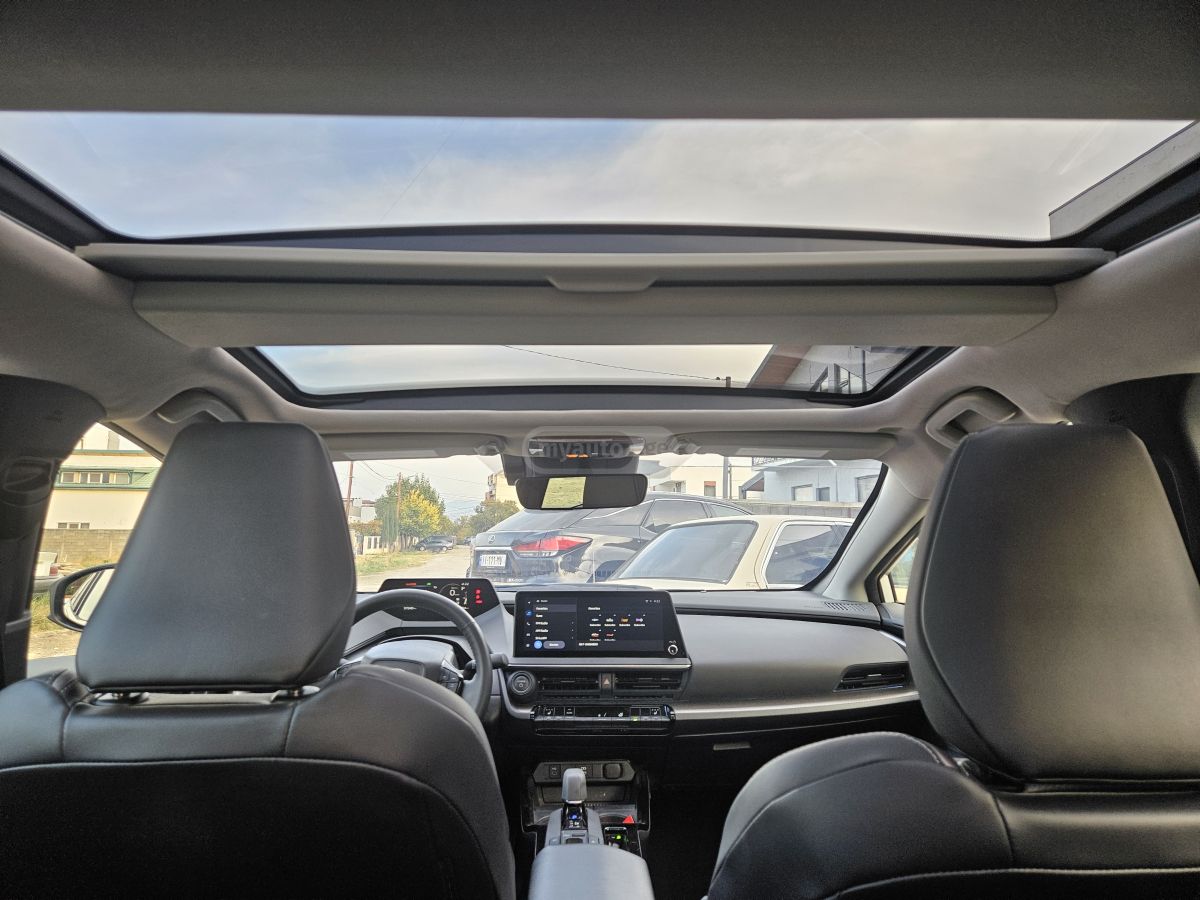 Toyota XLE 5dr Front-Wheel Drive Hatc — миниатюра 8