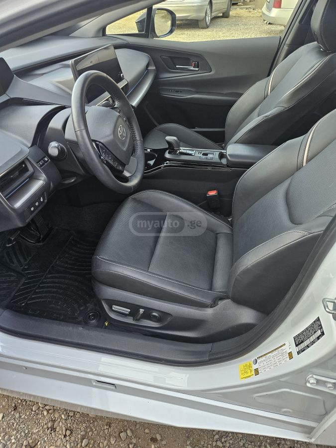 Toyota XLE 5dr Front-Wheel Drive Hatc — миниатюра 9