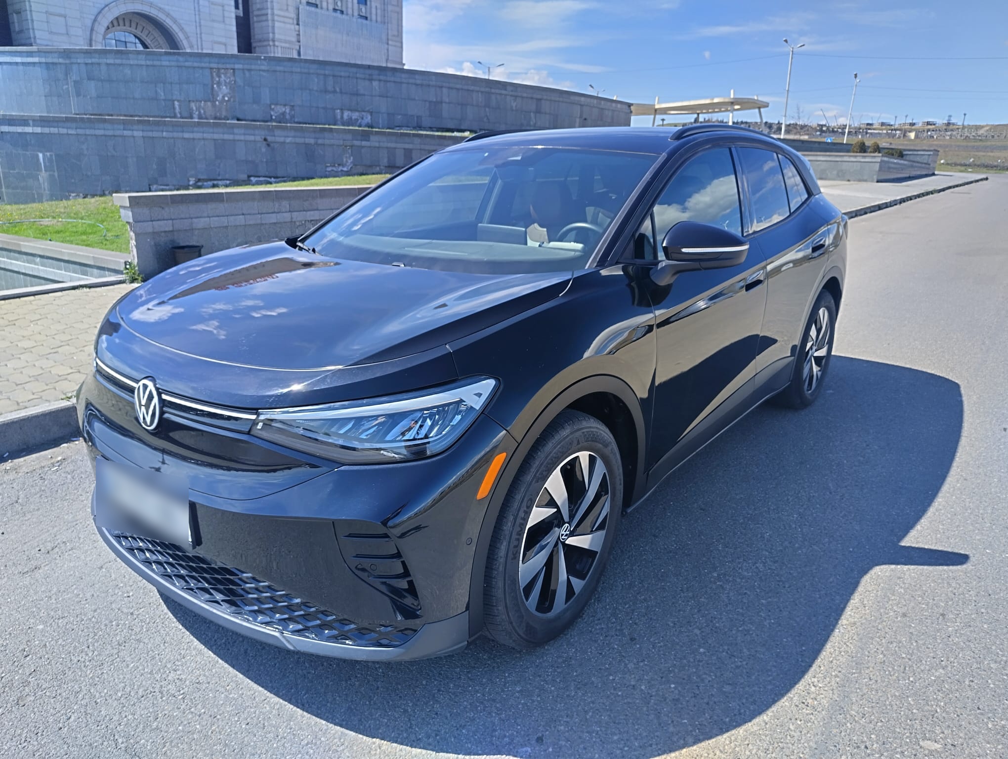 Volkswagen ID 4 - фото 1