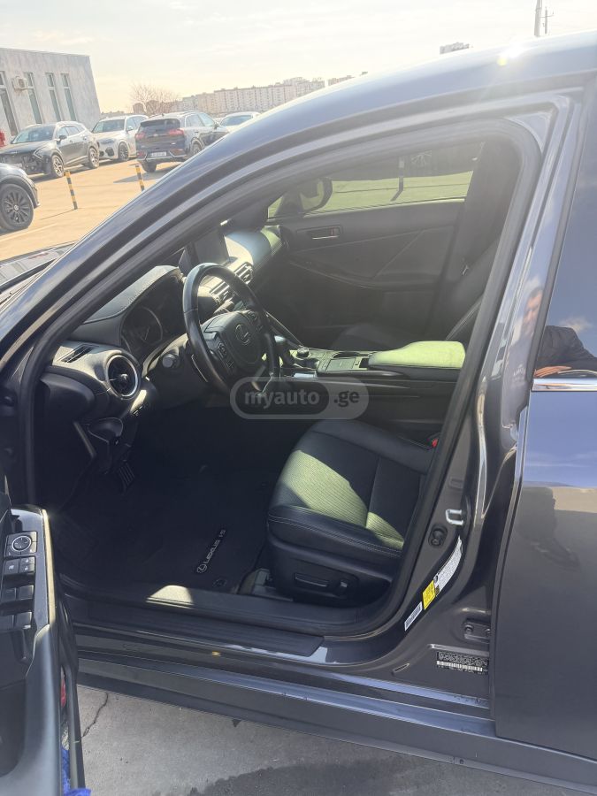 Lexus IS 300 2021 — миниатюра 10