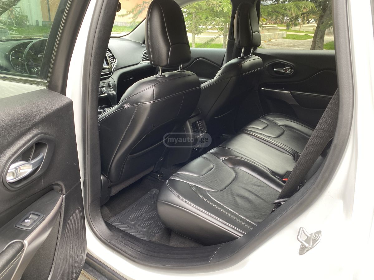 Jeep Cherokee - фото 7