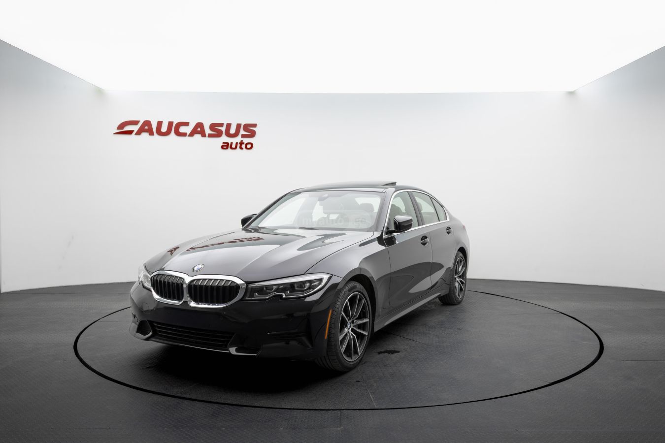 BMW 330 - фото 1