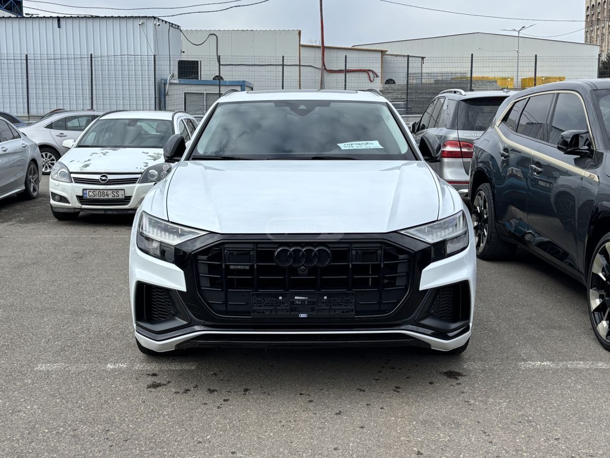Audi Q8 - фото 1