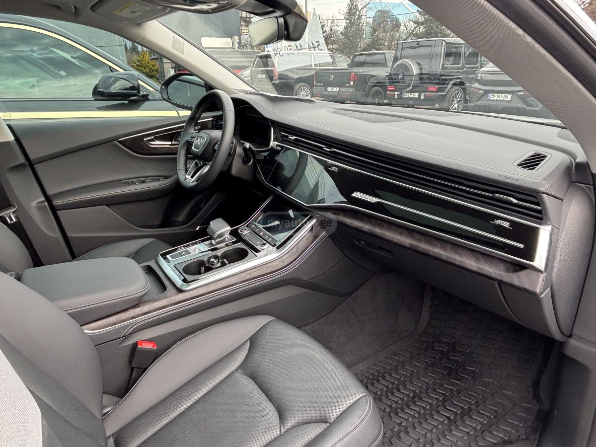 Audi Q8 - фото 5