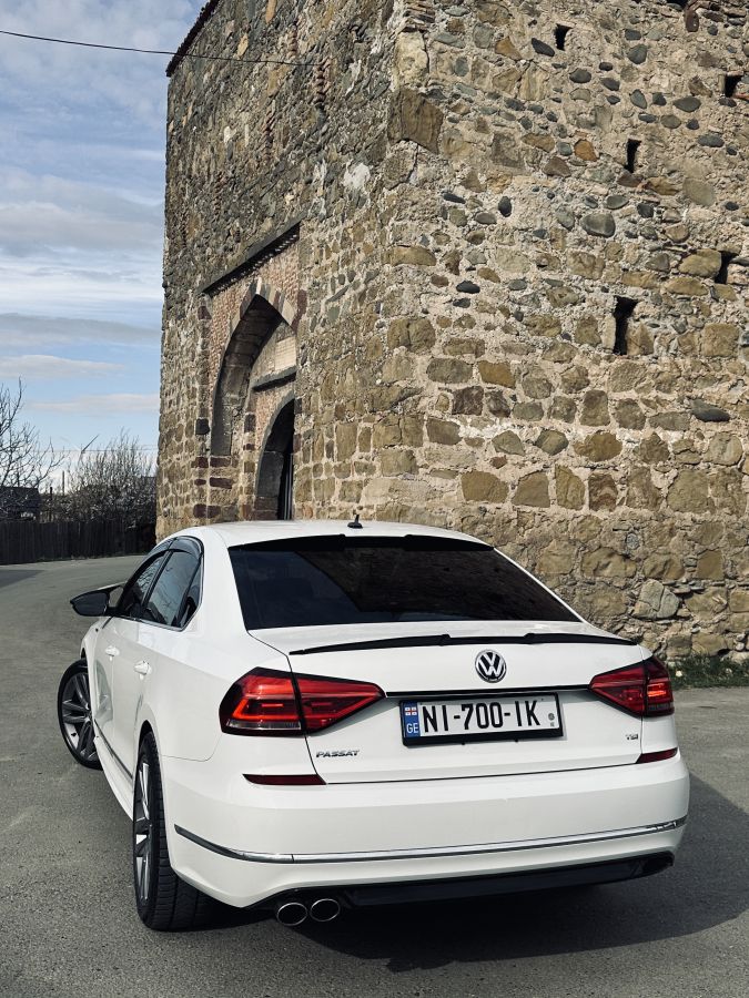 Volkswagen Passat - фото 1