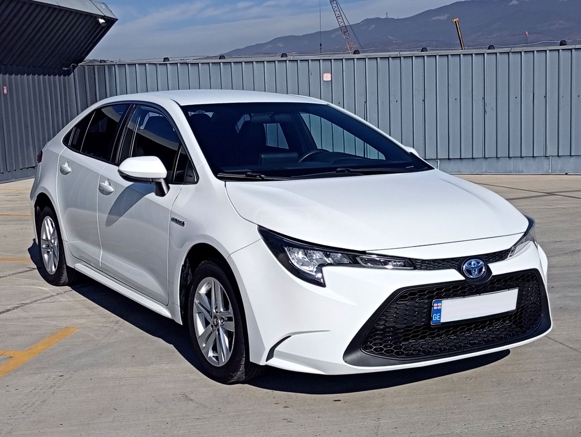 Toyota Prius - фото 1