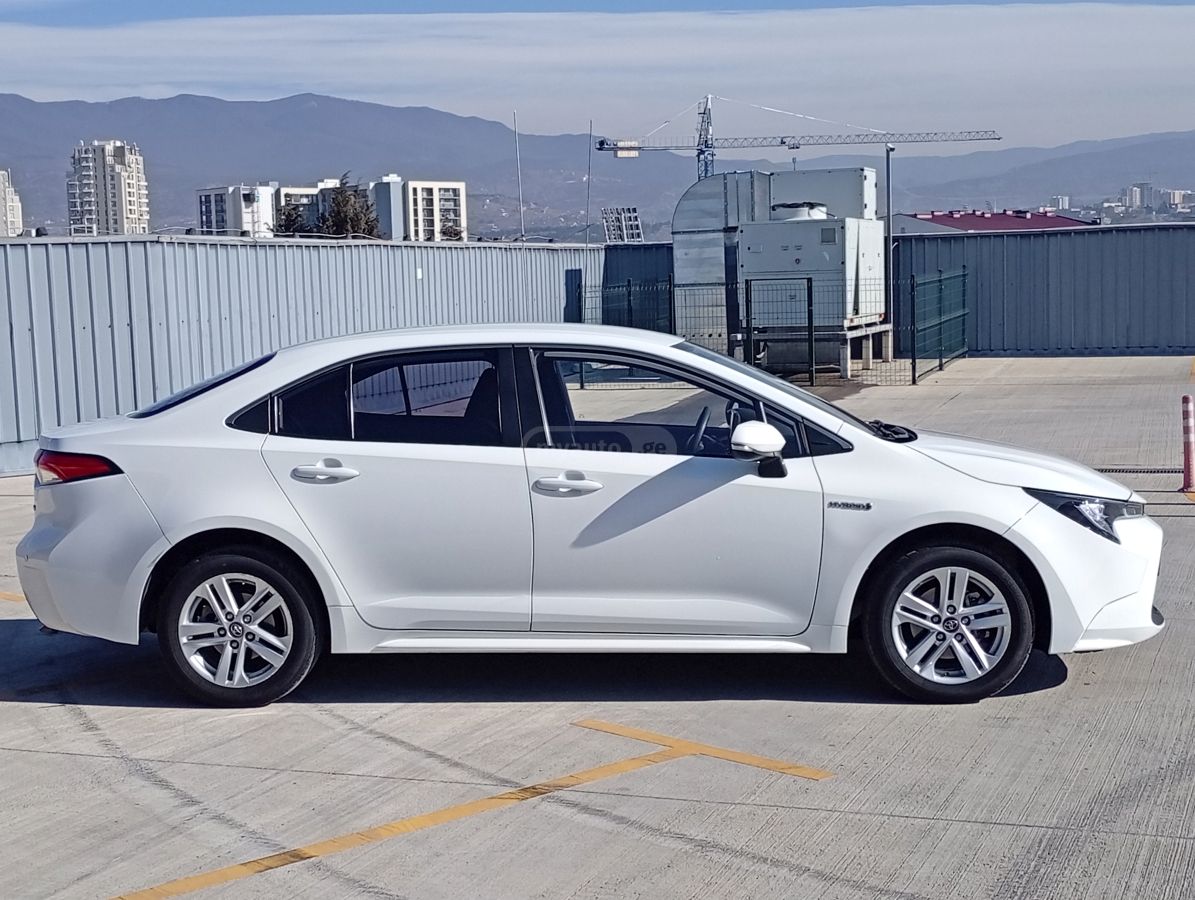 Toyota Prius - фото 2