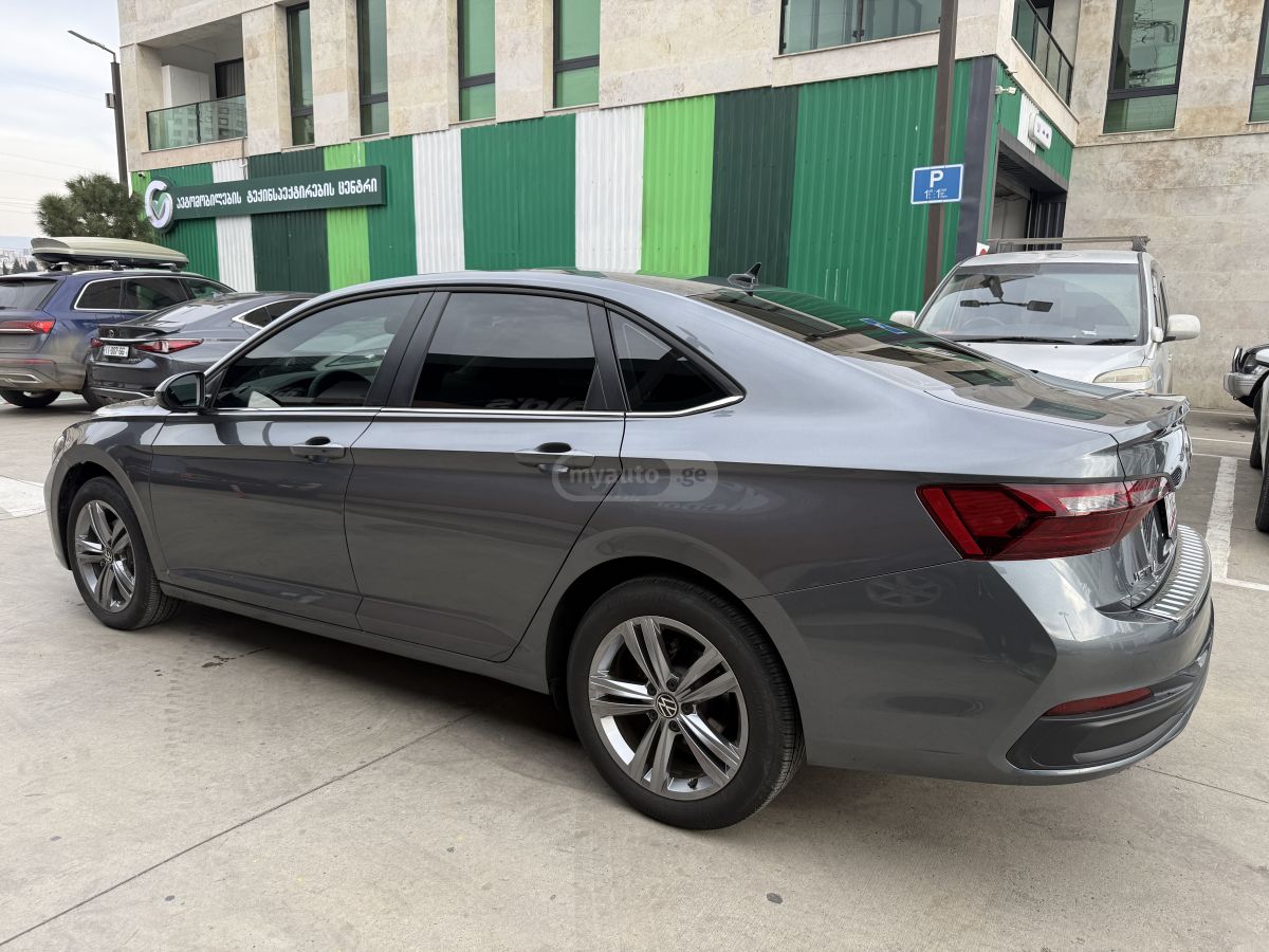 Volkswagen Jetta - фото 1