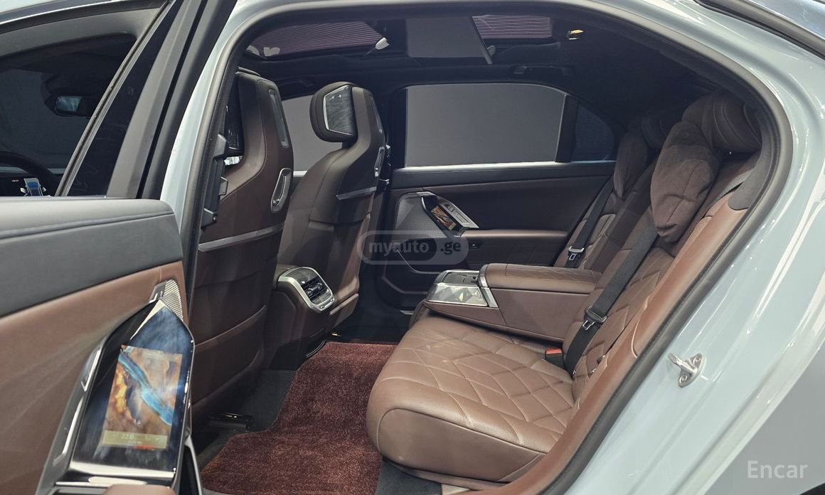 BMW 740 2023 — миниатюра 10