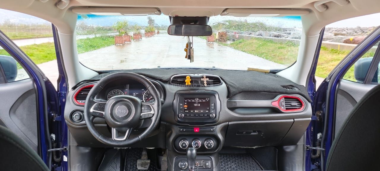 Jeep Renegade - фото 11