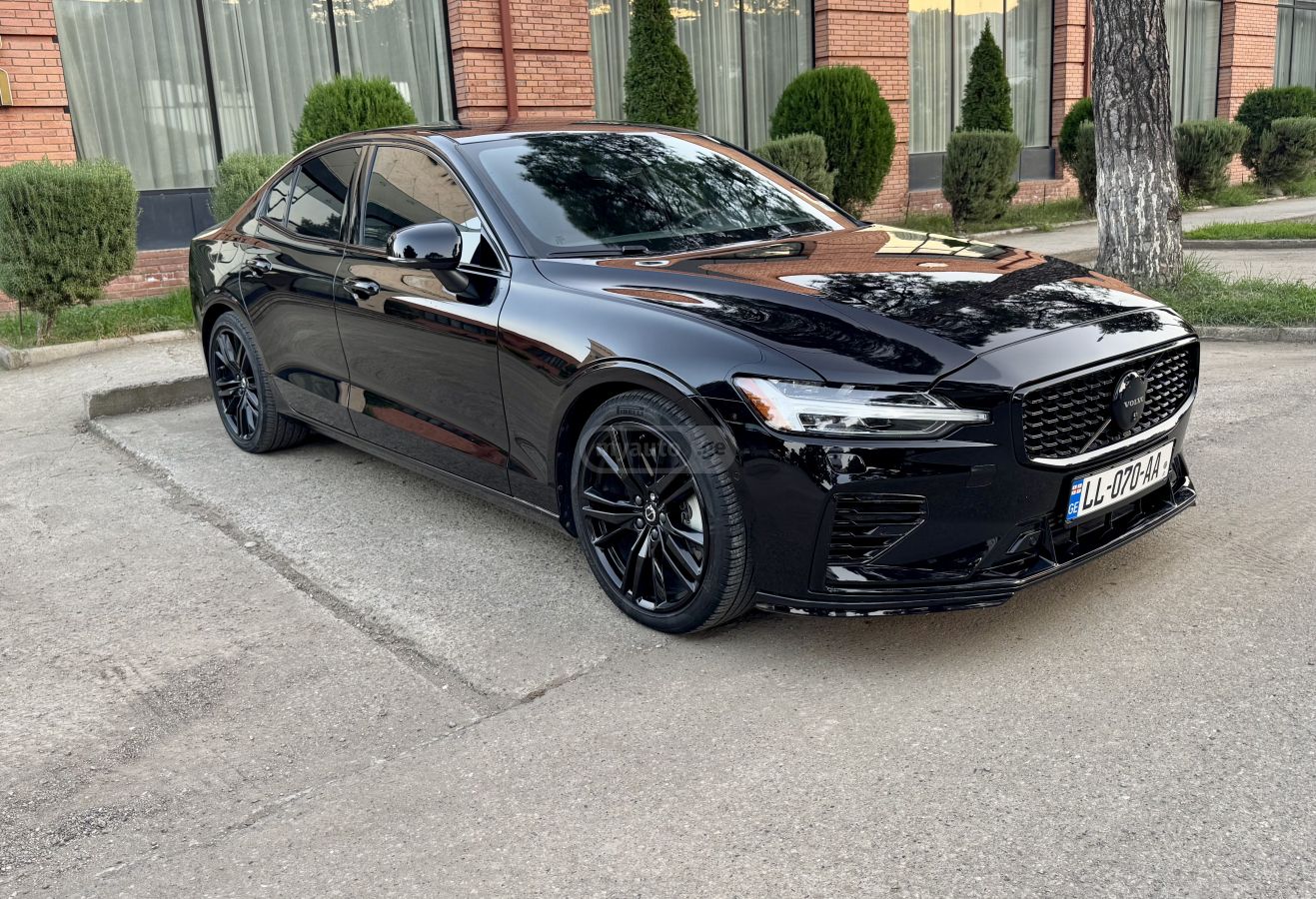 Volvo T8 PLUG-IN HYBRID — миниатюра 1