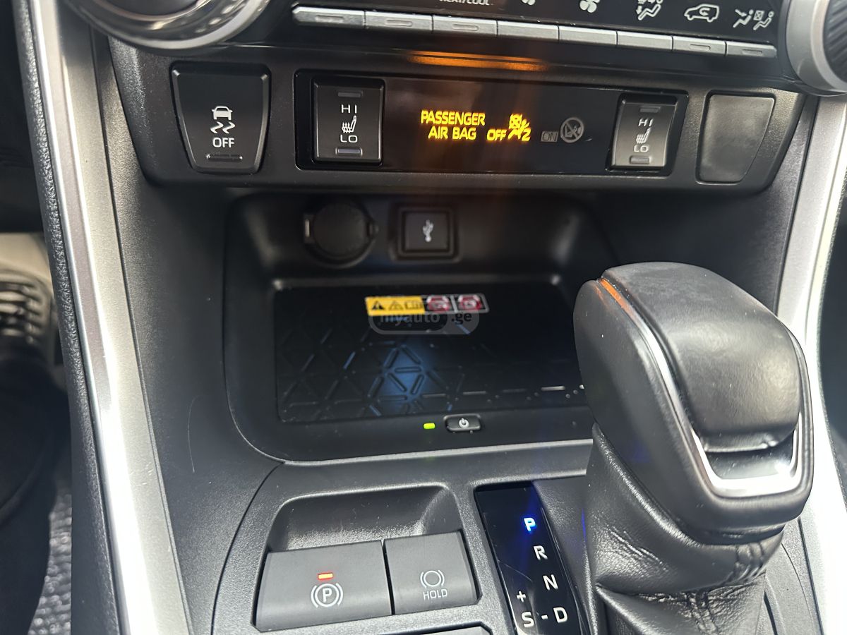 Toyota XSE 4dr All-Wheel Drive CVT — миниатюра 14