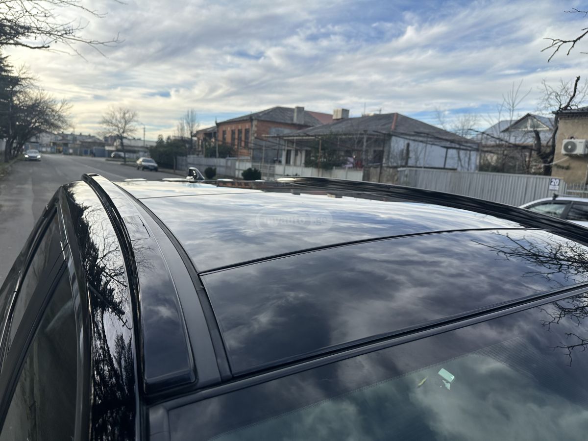 Toyota XSE 4dr All-Wheel Drive CVT — миниатюра 15