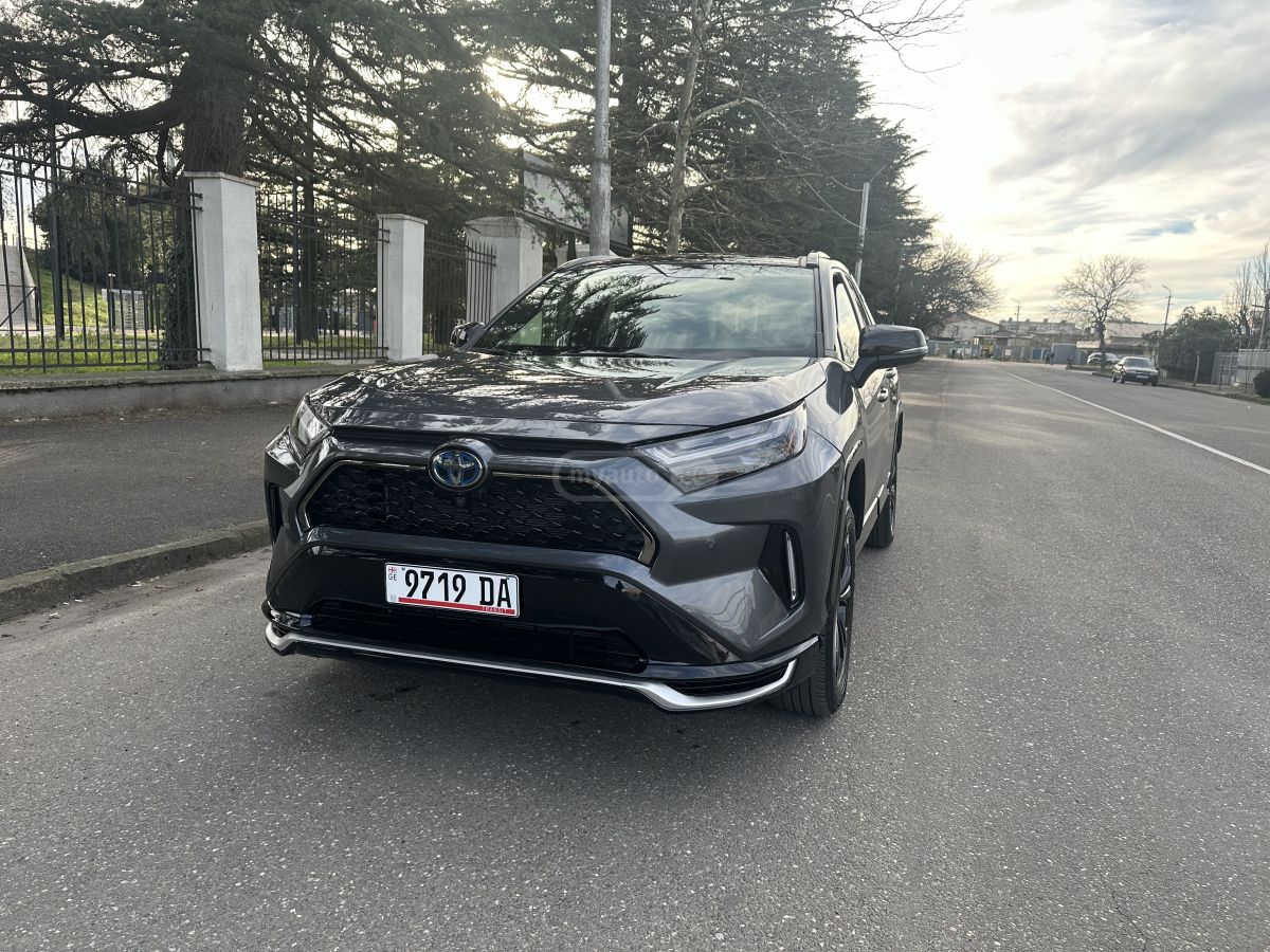 Toyota XSE 4dr All-Wheel Drive CVT — миниатюра 2