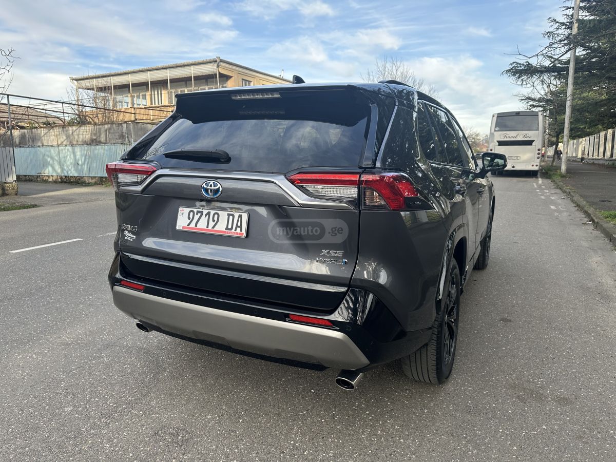 Toyota XSE 4dr All-Wheel Drive CVT — миниатюра 3