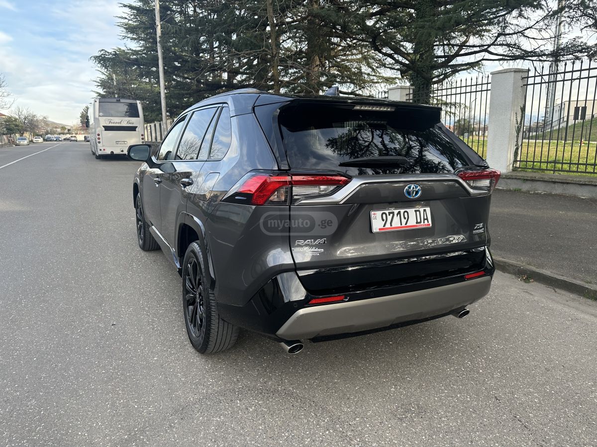 Toyota XSE 4dr All-Wheel Drive CVT — миниатюра 4