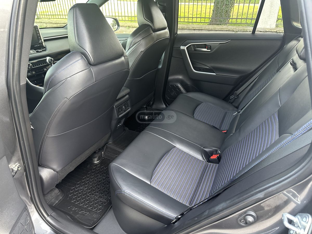 Toyota XSE 4dr All-Wheel Drive CVT — миниатюра 6