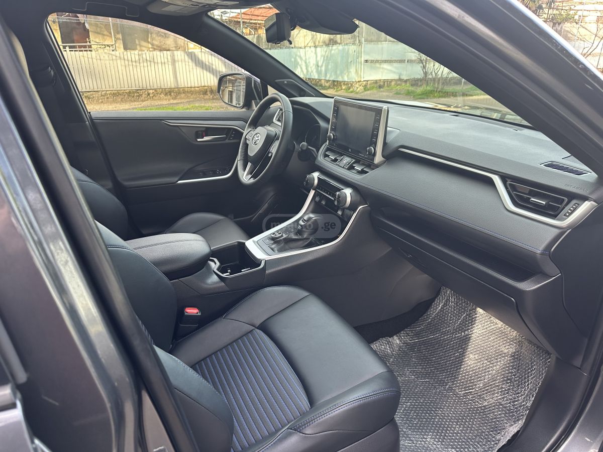 Toyota XSE 4dr All-Wheel Drive CVT — миниатюра 7