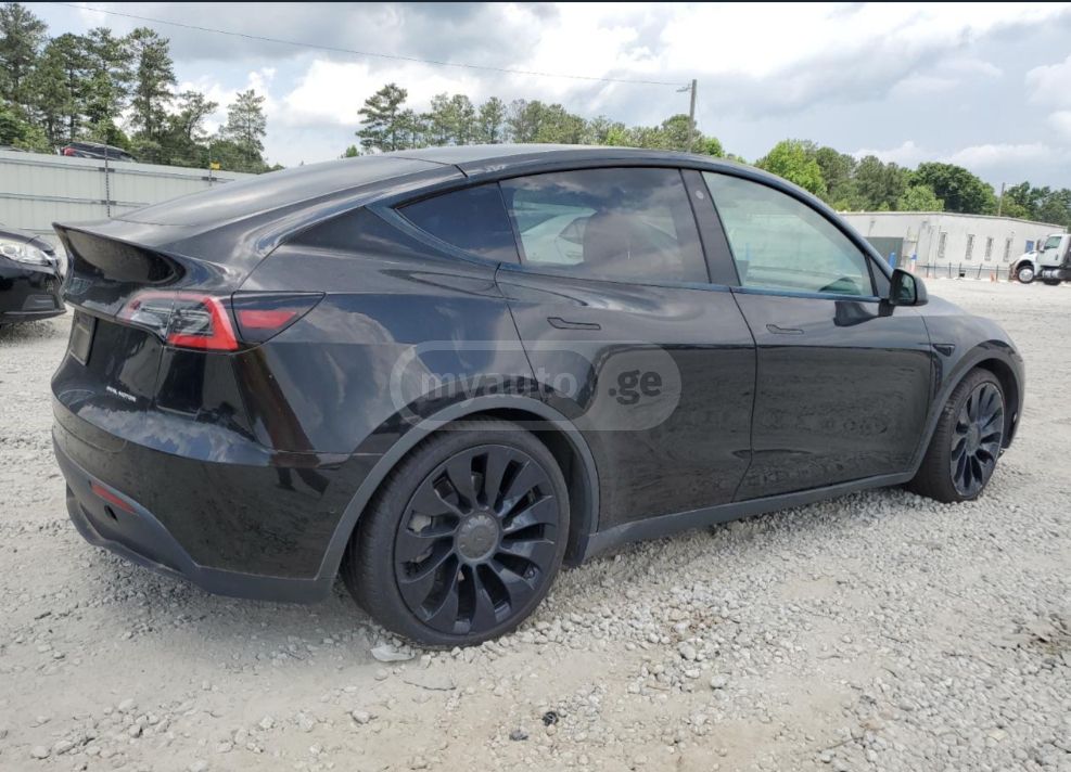 Tesla Model Y - фото 3