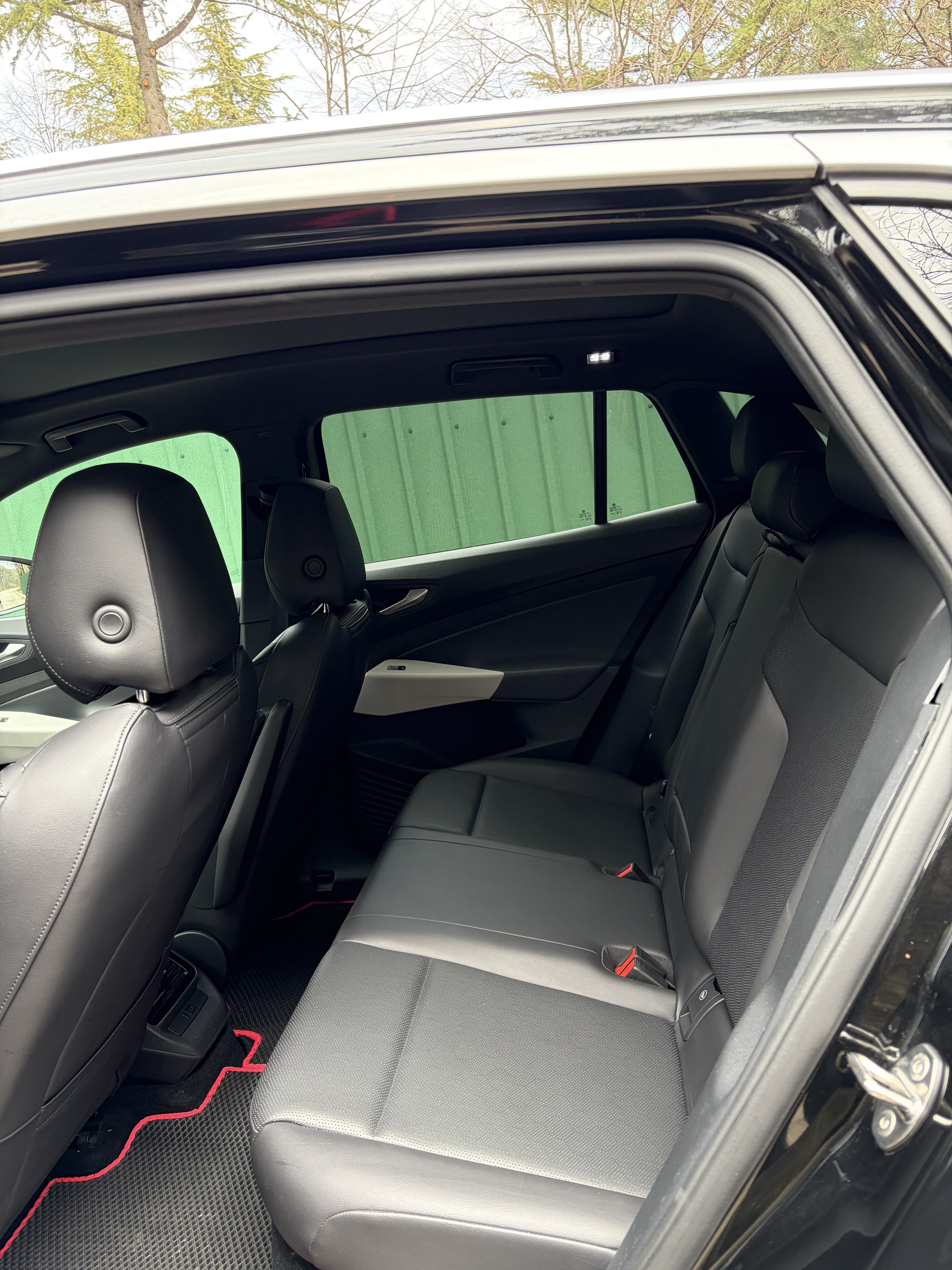 Volkswagen ID 4 - фото 6