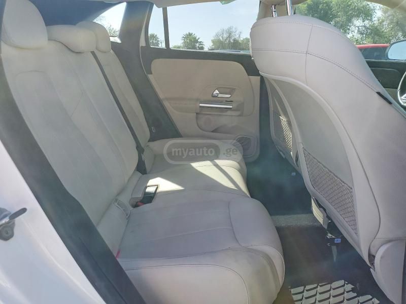 Mercedes-Benz Base GLA 250 4dr Front-Wheel D — миниатюра 10