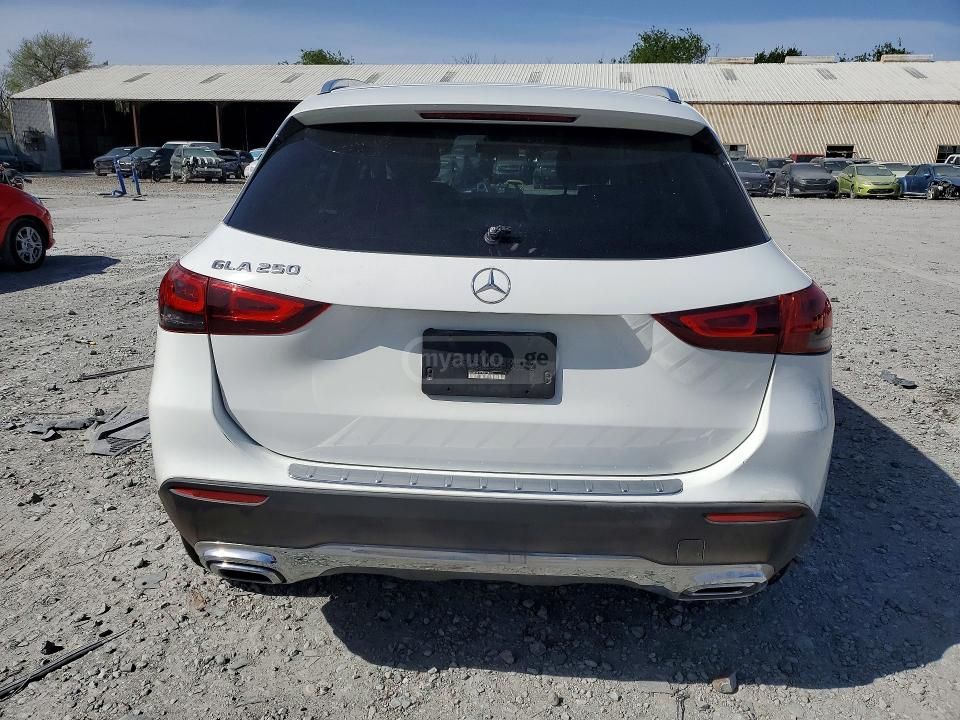 Mercedes-Benz Base GLA 250 4dr Front-Wheel D — миниатюра 6