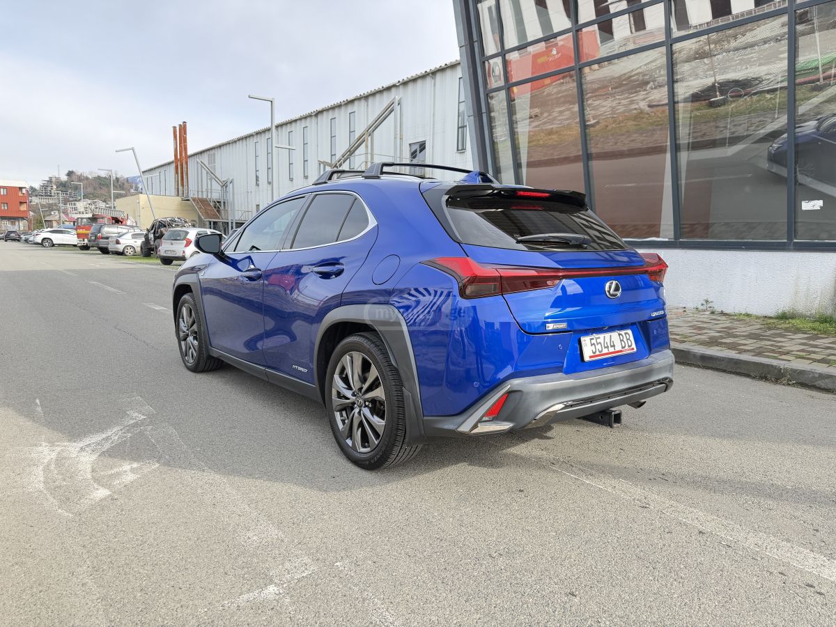 Lexus UX 250 h - фото 4