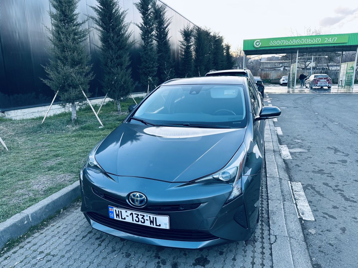 Toyota Prius - фото 2