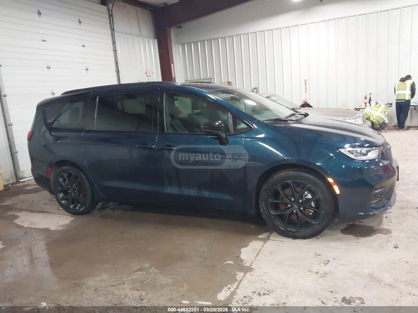 Chrysler Pacifica 2025 — миниатюра 12