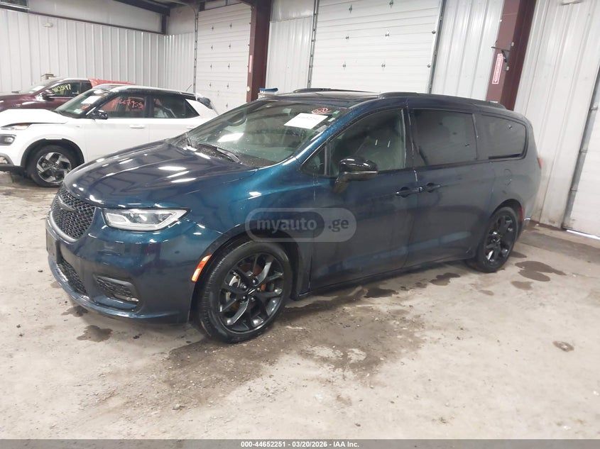 Chrysler Pacifica 2025 — миниатюра 2