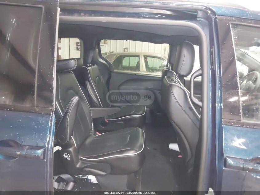 Chrysler Pacifica 2025 — миниатюра 7