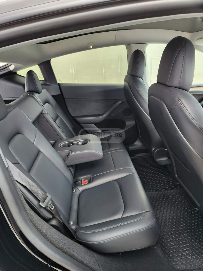 Tesla Model Y - фото 10