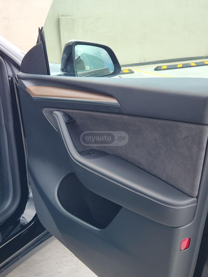 Tesla Model Y - фото 9