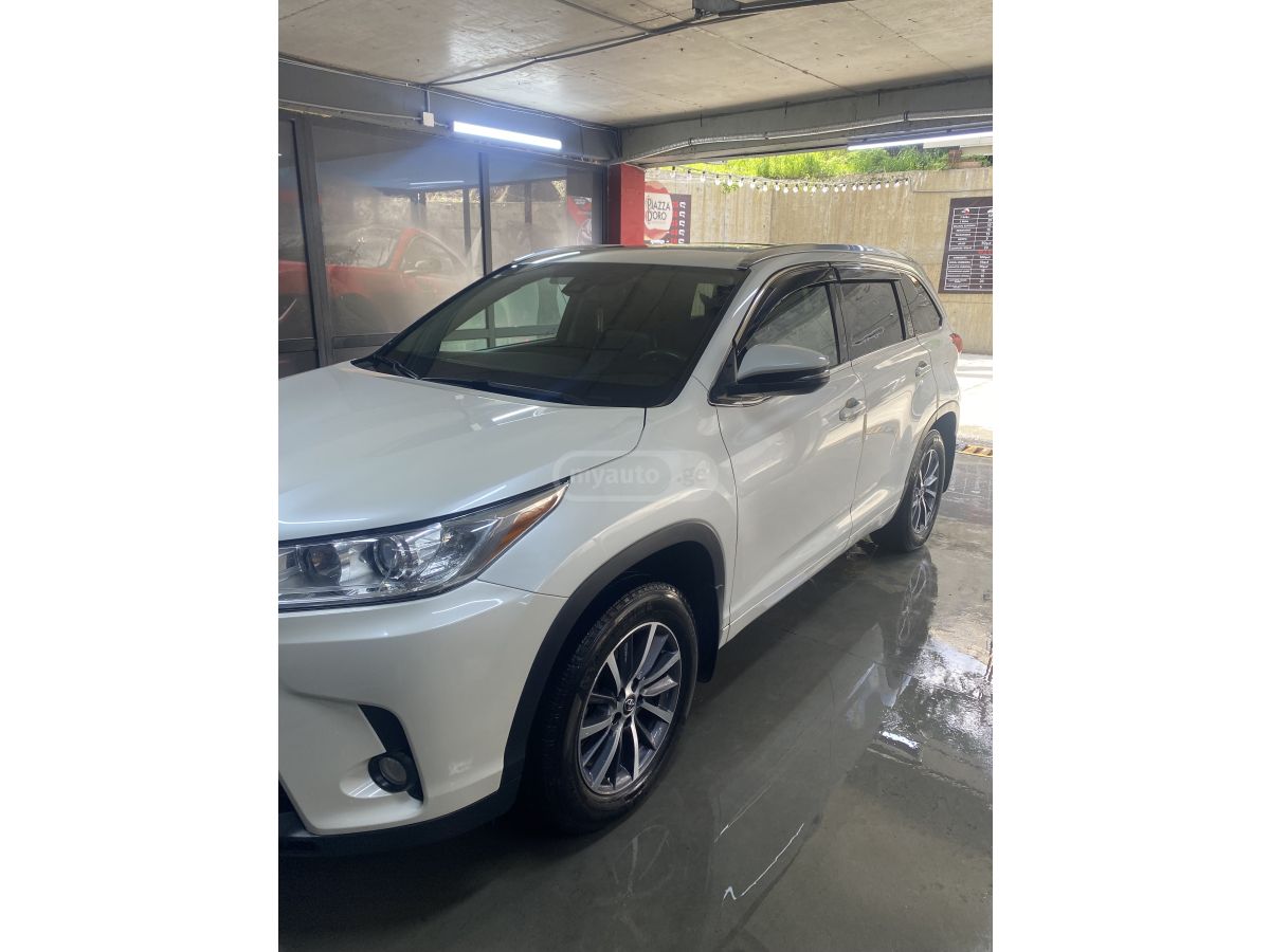 Toyota Highlander - фото 2