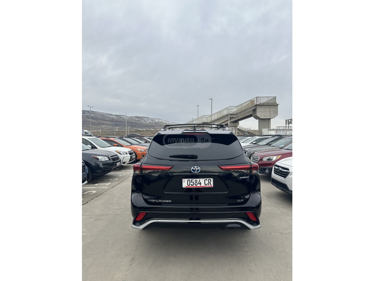 Toyota XLE 4dr All-Wheel Drive CVT — миниатюра 4